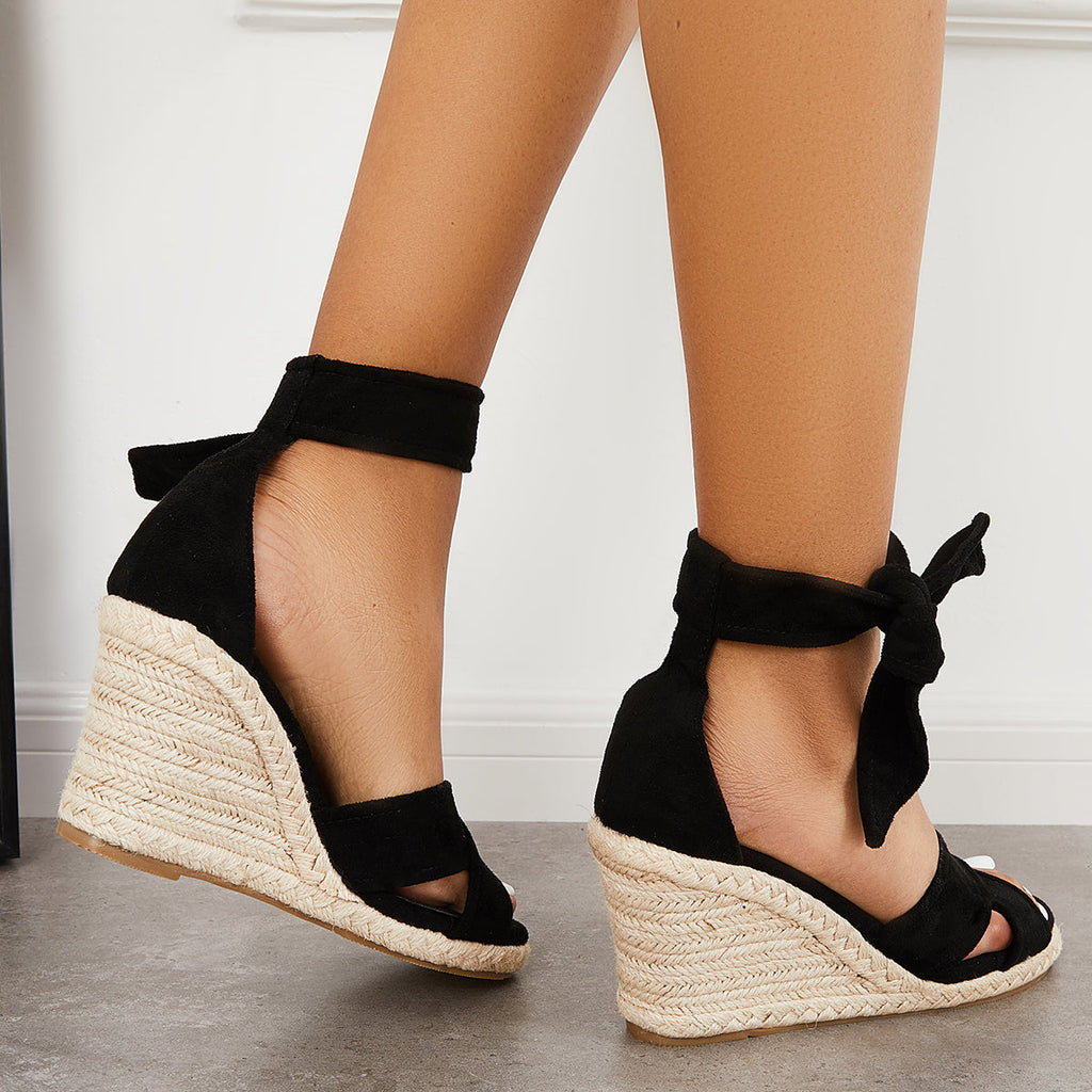 Graceful Orthopedic Sandals for Modern Look