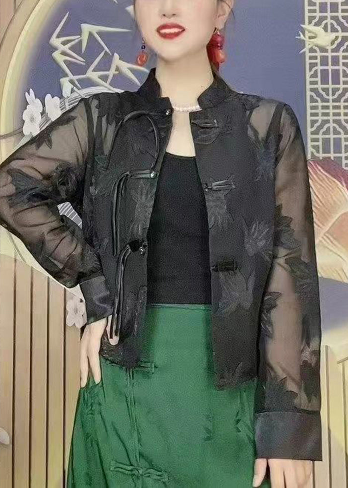 Classic Vintage Blouse with a Flattering Fit