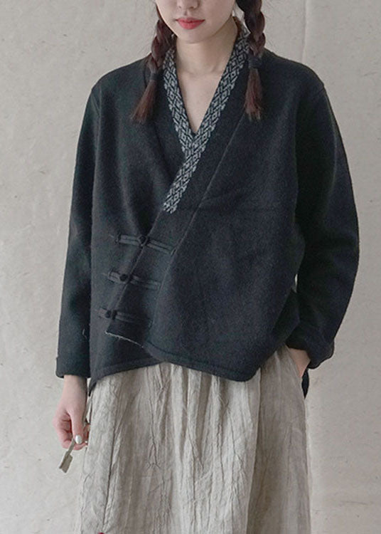 Effortlessly Elegant Sweater with a Timeless Design
