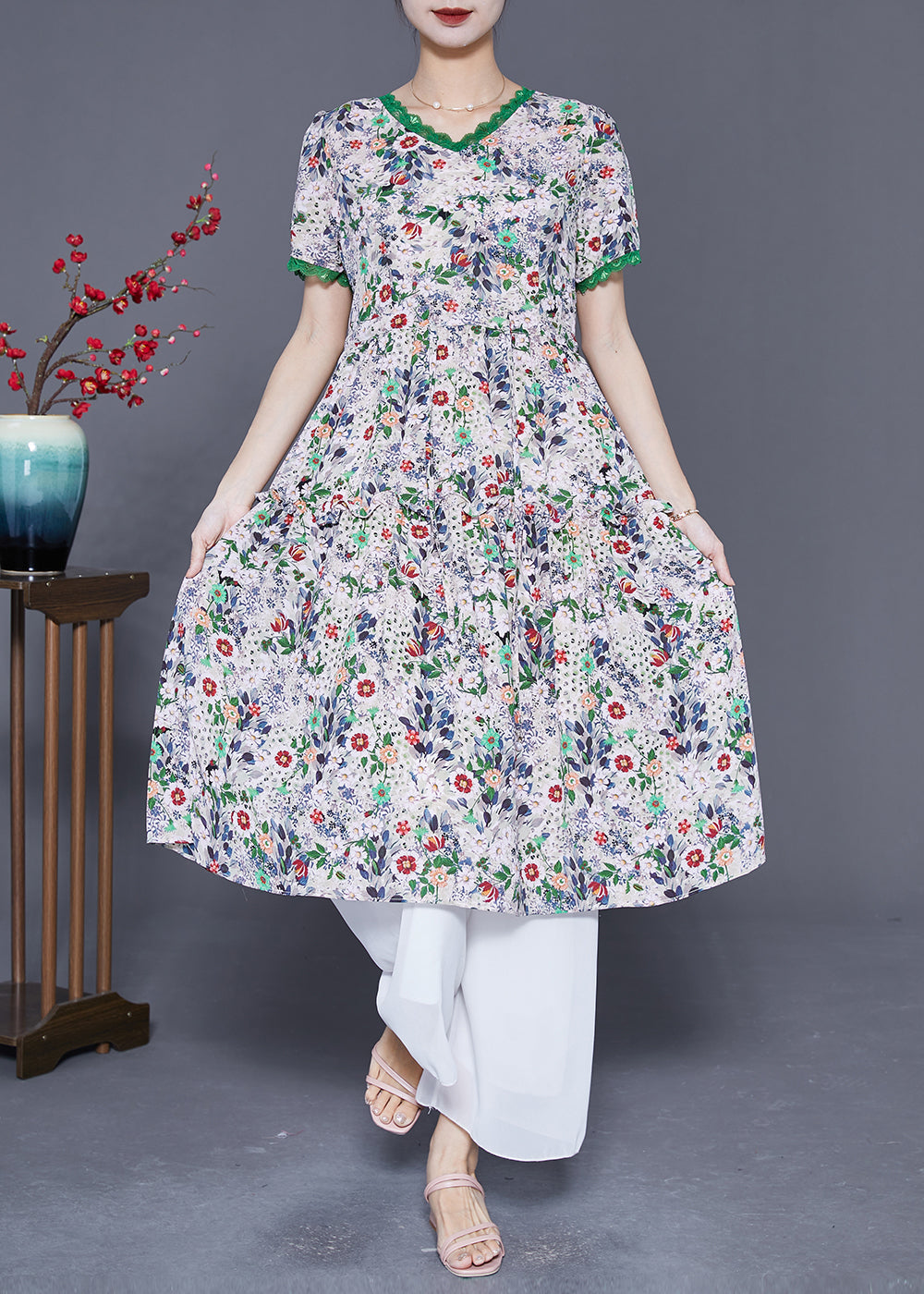 Effortlessly Elegant Dress with a Timeless Design