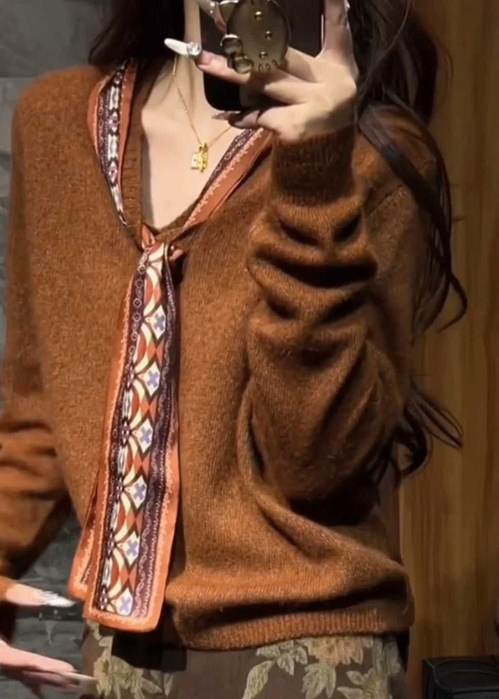 Effortlessly Elegant Sweater with a Timeless Design