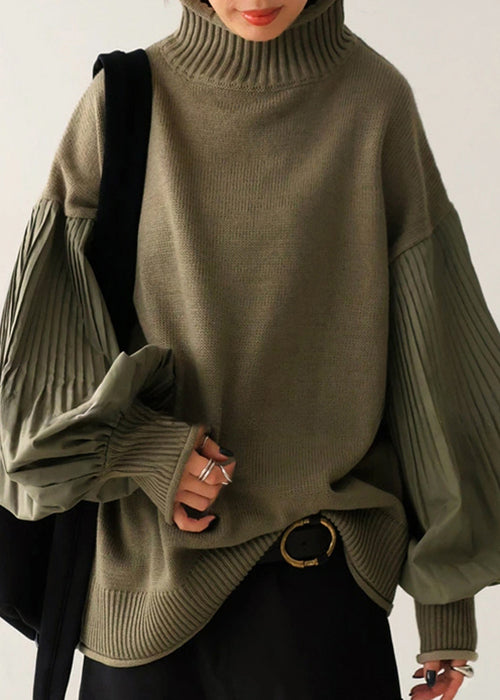 Well Tailored Sweater with a Graceful Silhouette
