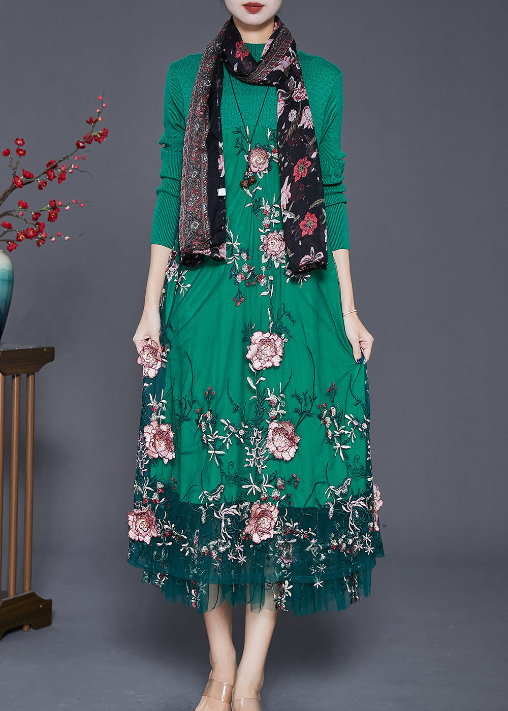 Beautifully Finished Dress in a Timeless Design