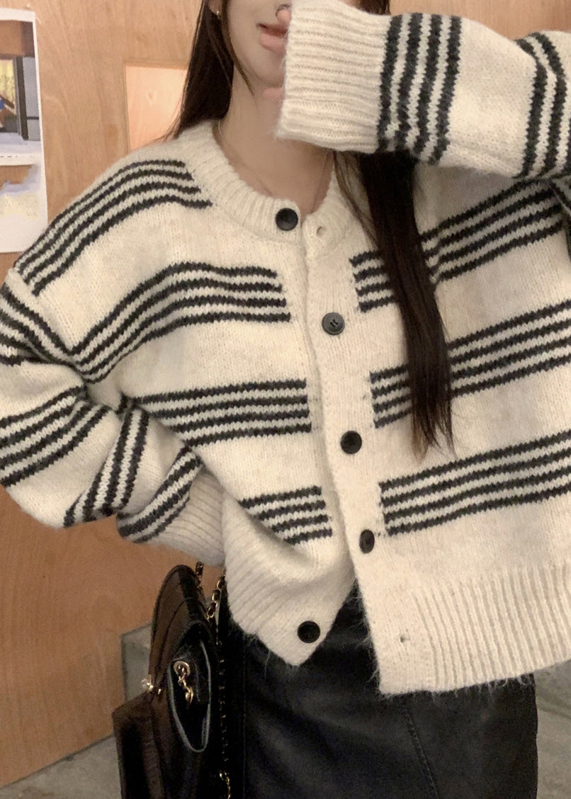 Elegantly Styled Cardigan for Everyday Wear