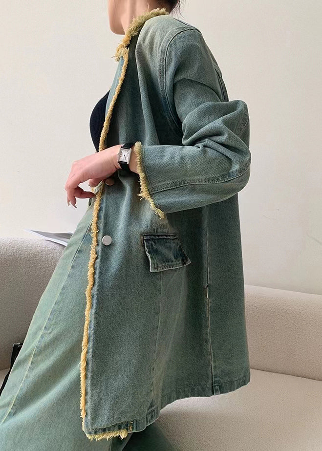 Well Tailored Coat with a Graceful Silhouette