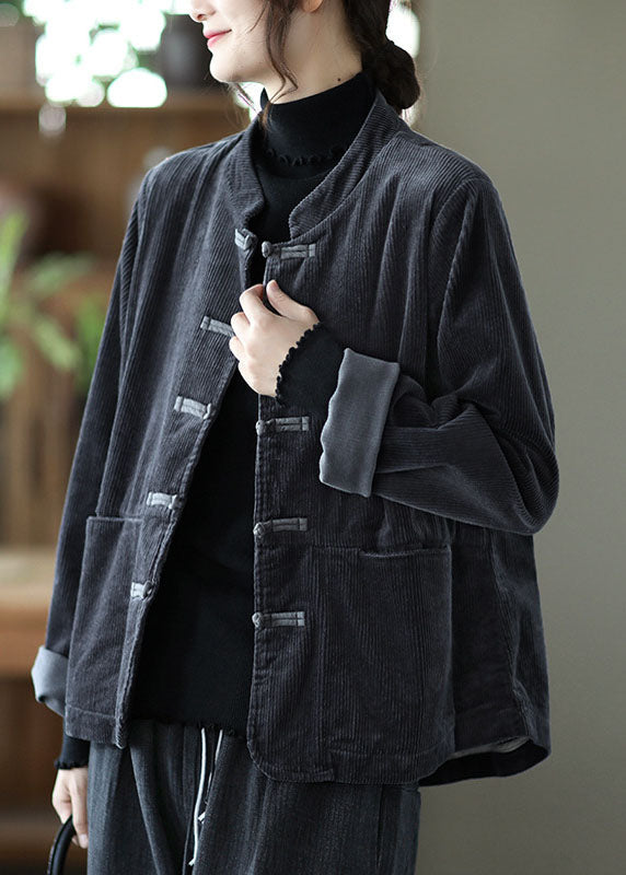 Well Tailored Coat with a Graceful Silhouette