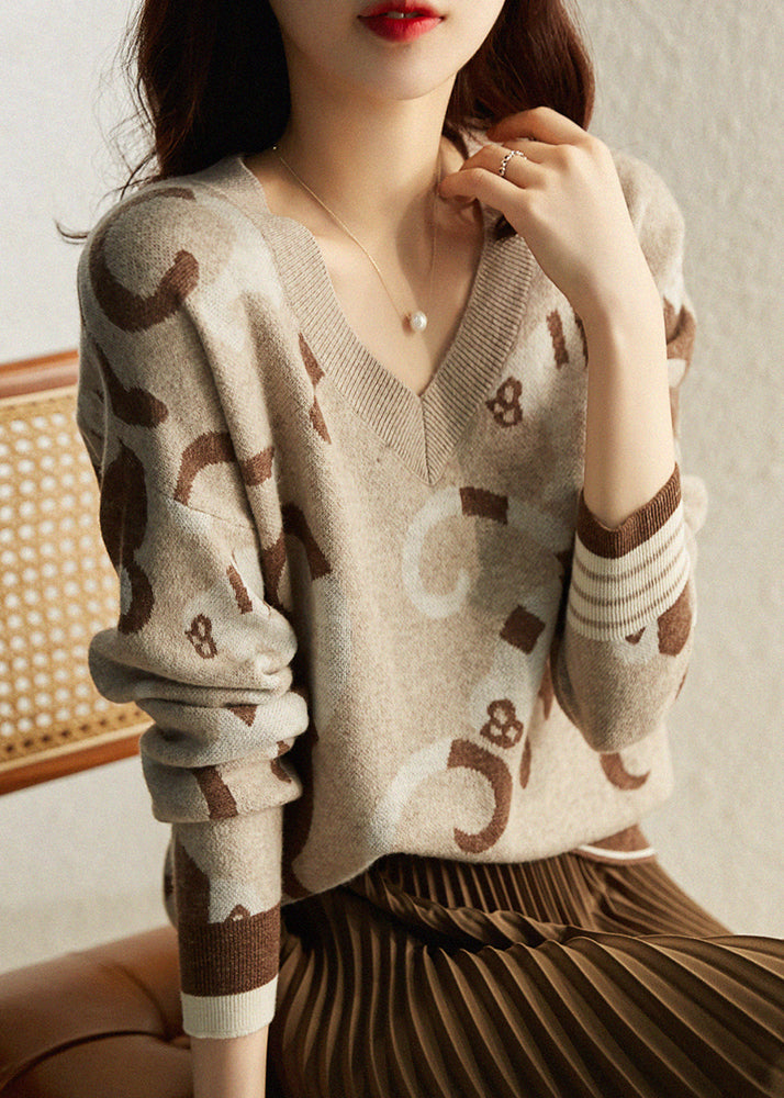 Classic Vintage Sweater with a Flattering Fit