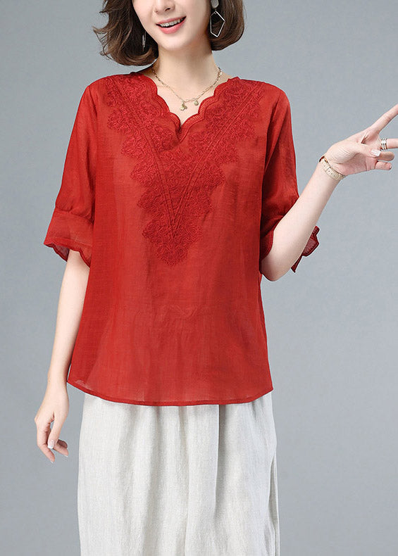 Well Tailored Top with a Graceful Silhouette