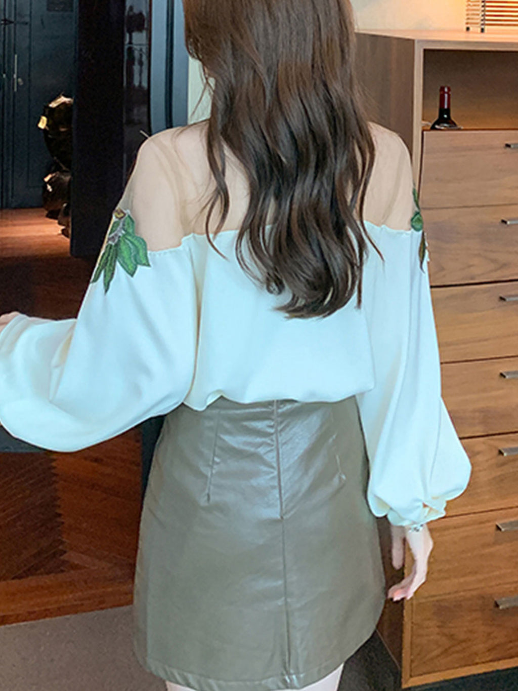 Effortlessly Elegant Blouse with a Timeless Design