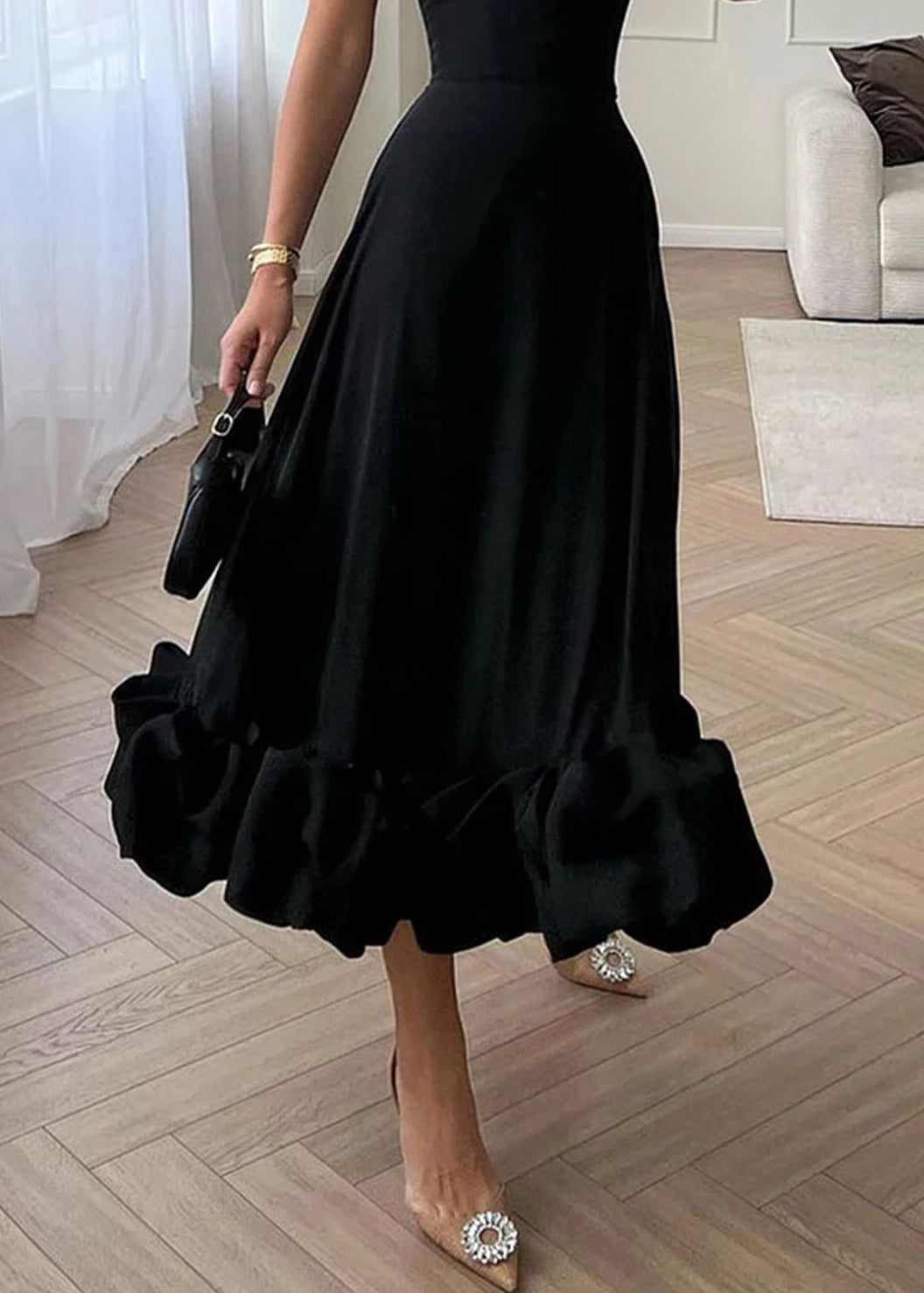 Beautifully Crafted Dress in a Classic Style
