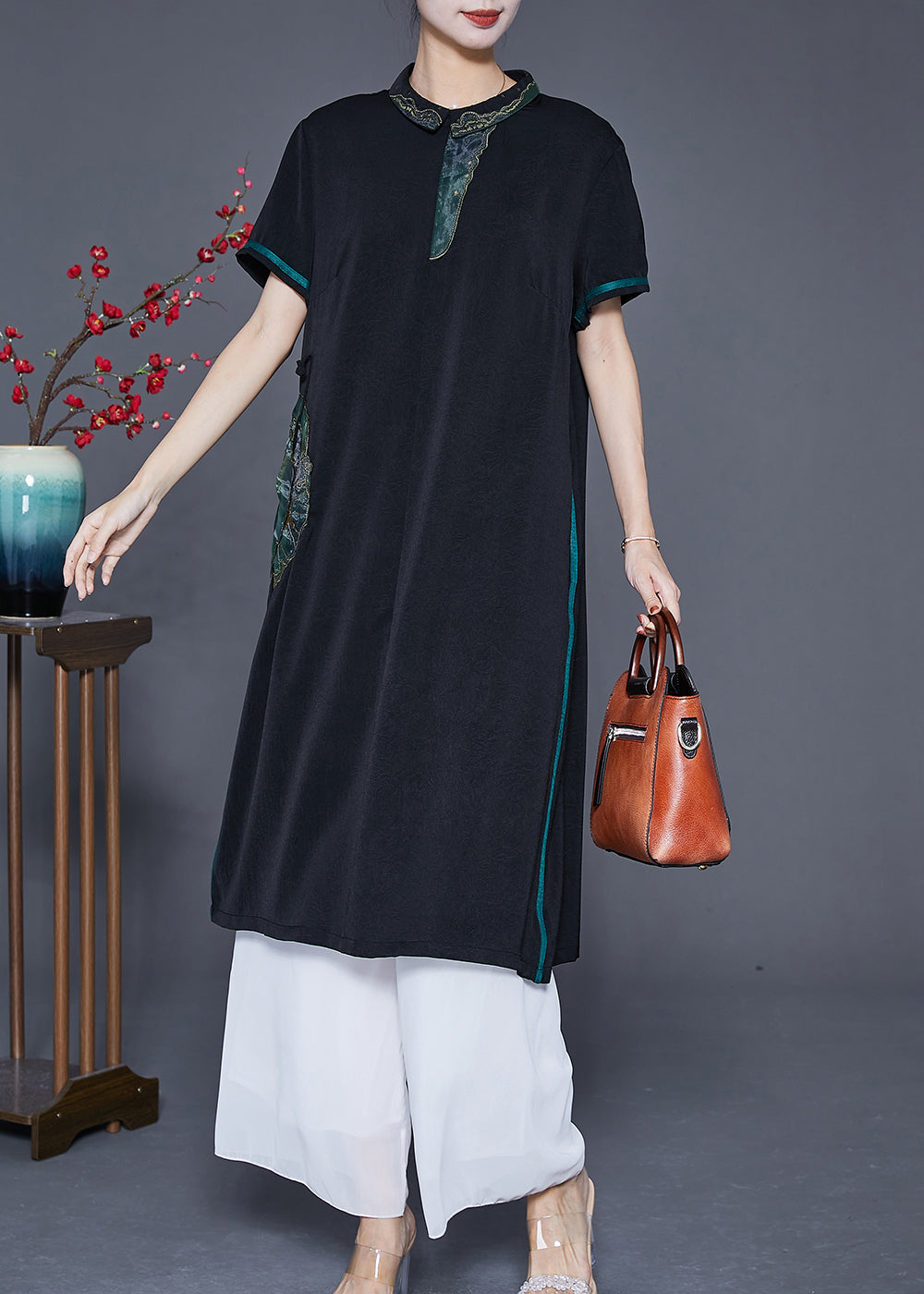 Effortlessly Elegant Dress with a Timeless Design
