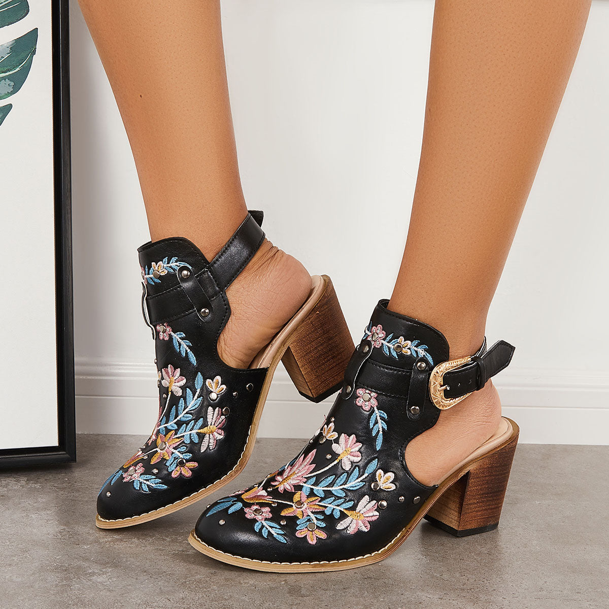Chic Orthopedic Sandals with Unique Design