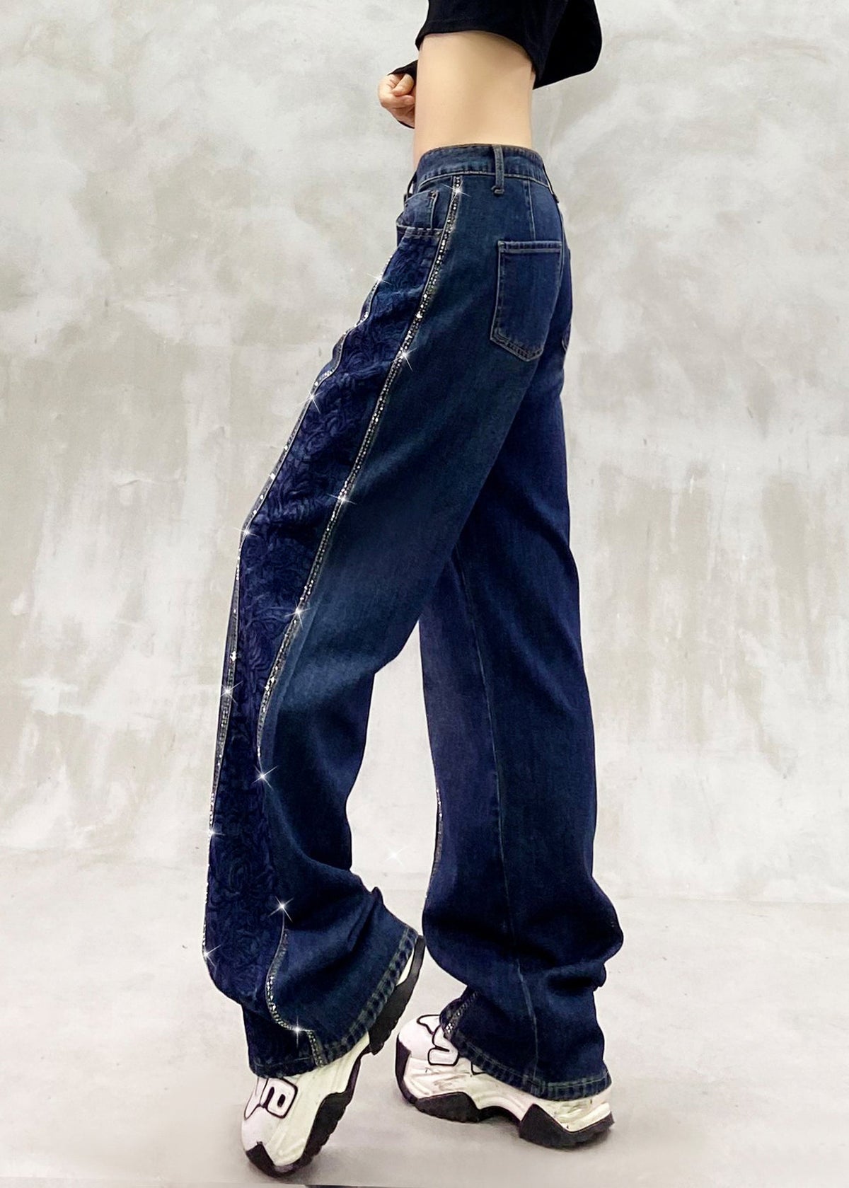 Effortlessly Elegant Pants with a Timeless Design