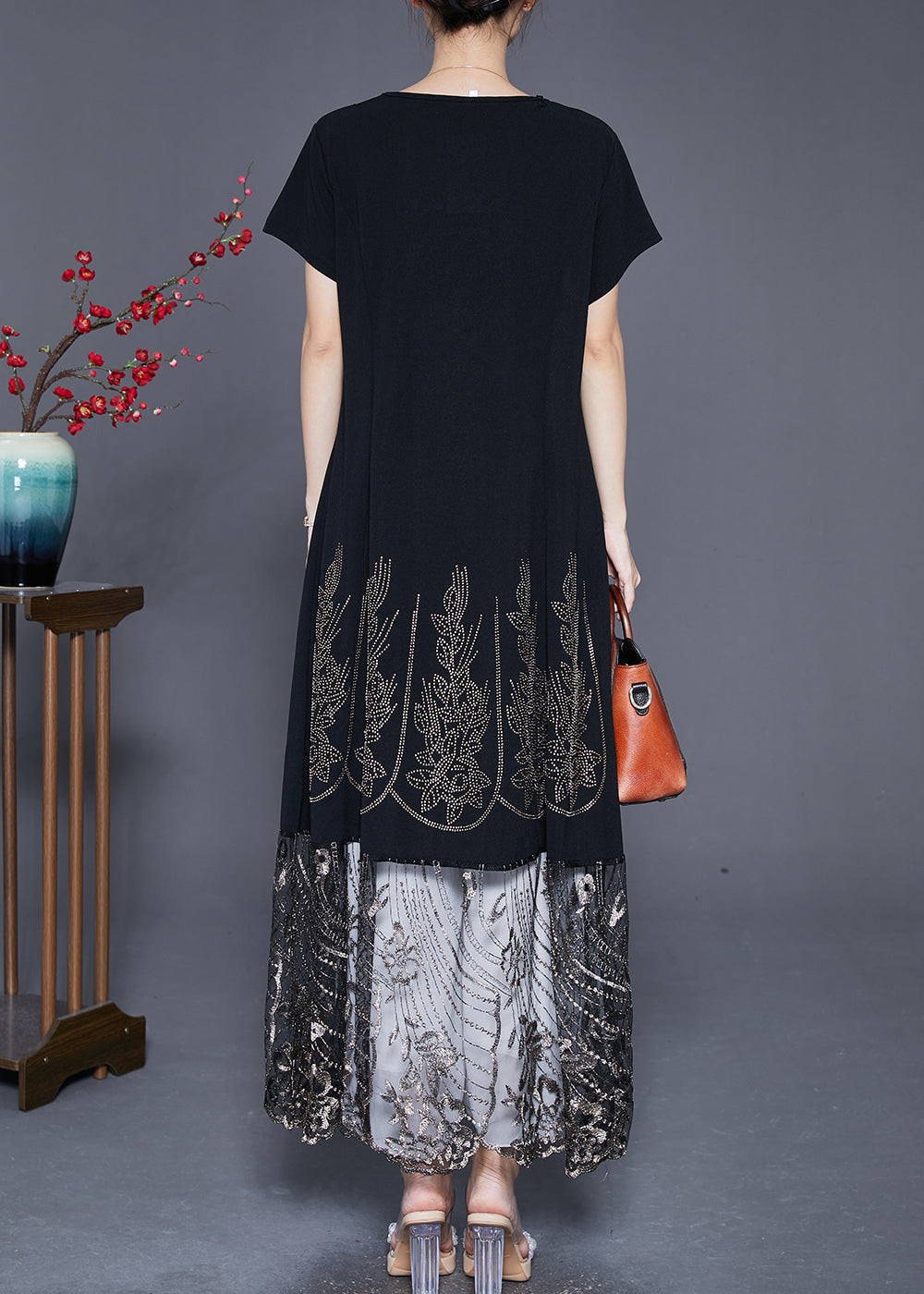 Beautifully Finished Dress in a Timeless Design