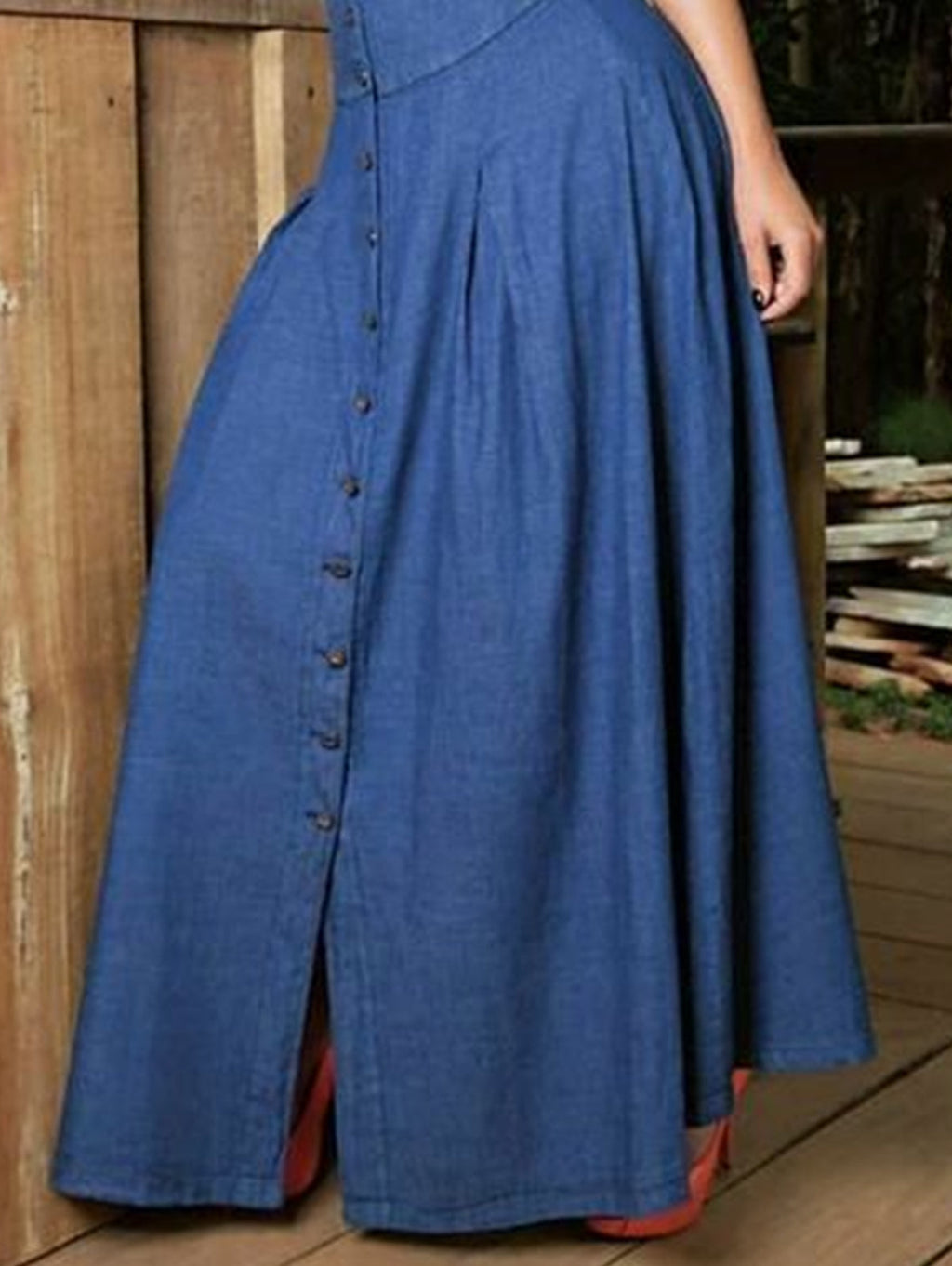 Effortlessly Elegant Garment with a Timeless Design