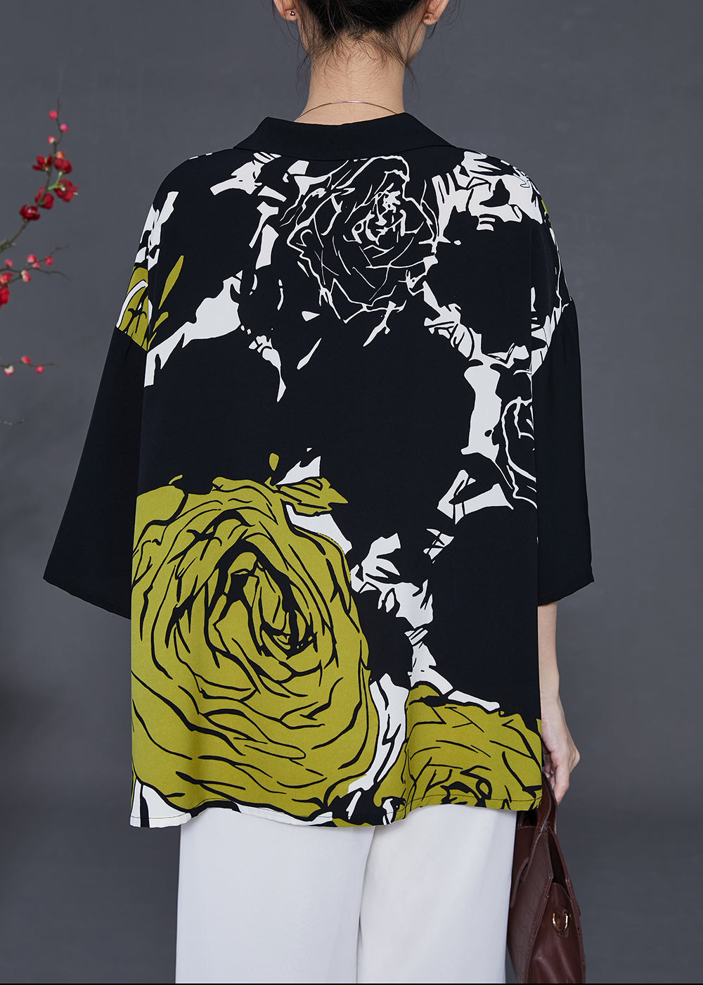 Sophisticated Blouse with a Clean Classic Look