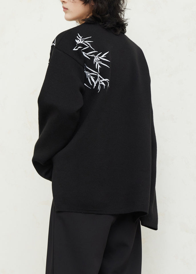 Well Tailored Sweater with a Graceful Silhouette