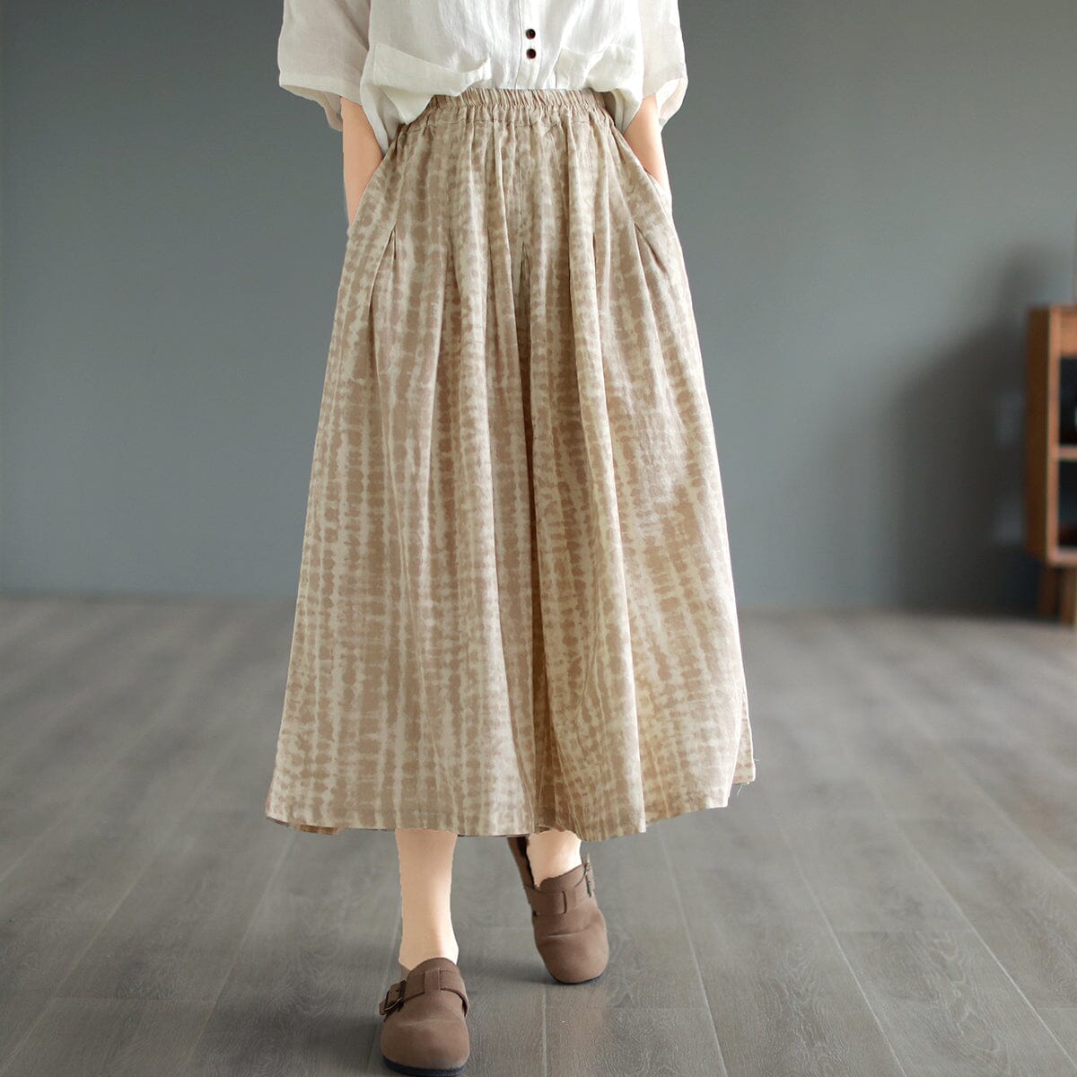 Effortlessly Elegant Pants with a Timeless Design