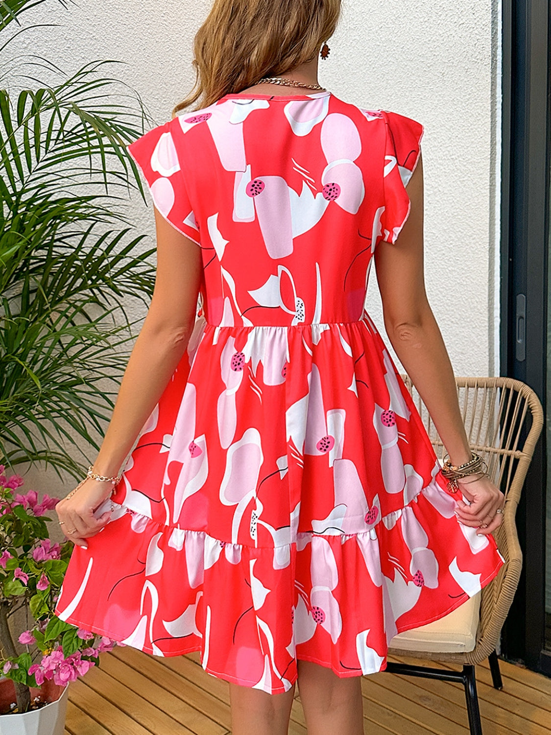 Effortlessly Elegant Dress with a Timeless Design