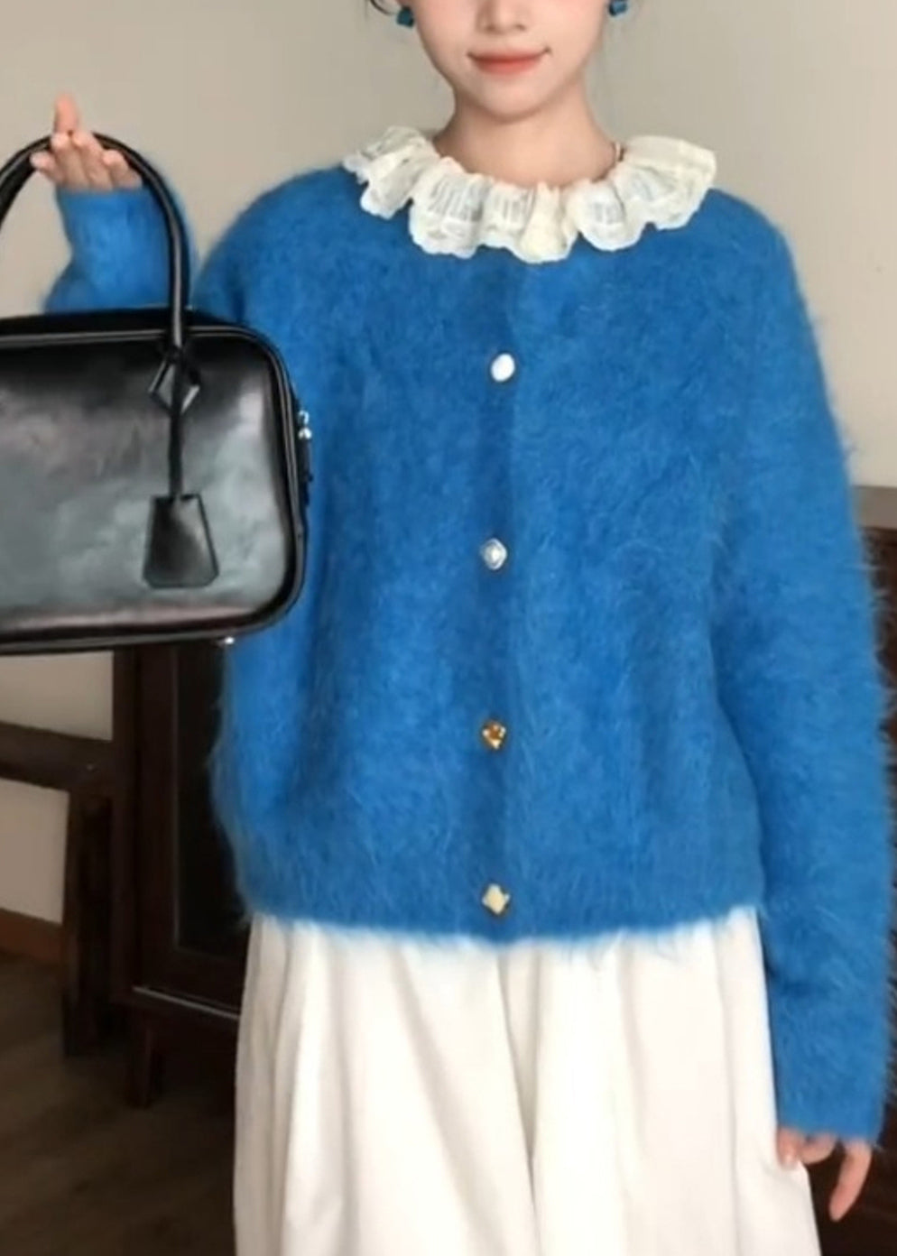 Well Tailored Cardigan with a Graceful Silhouette