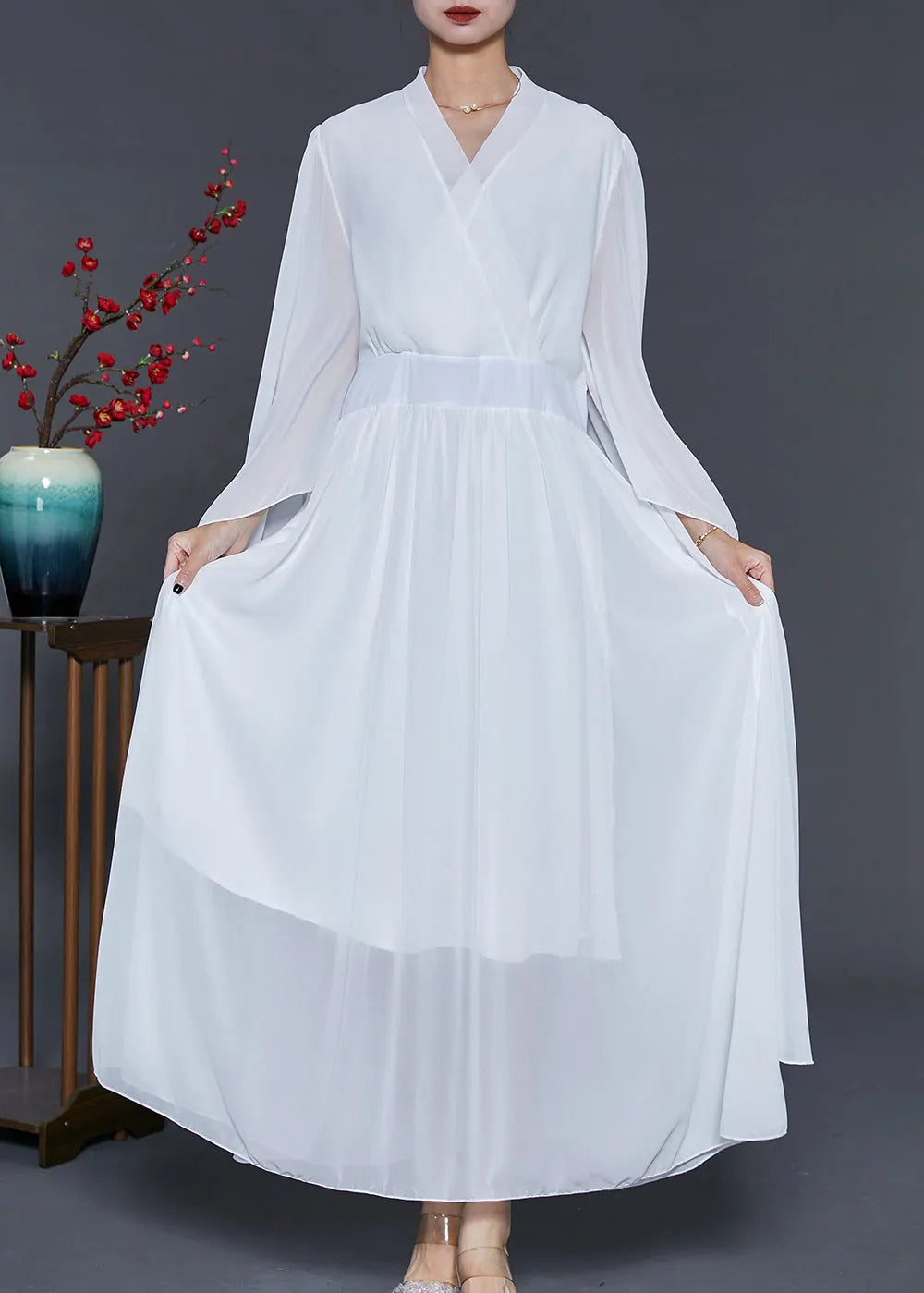 Beautifully Finished Dress in a Timeless Design