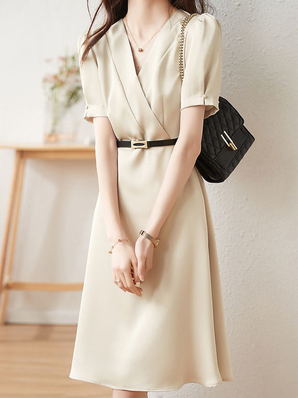 Effortlessly Elegant Dress with a Timeless Design