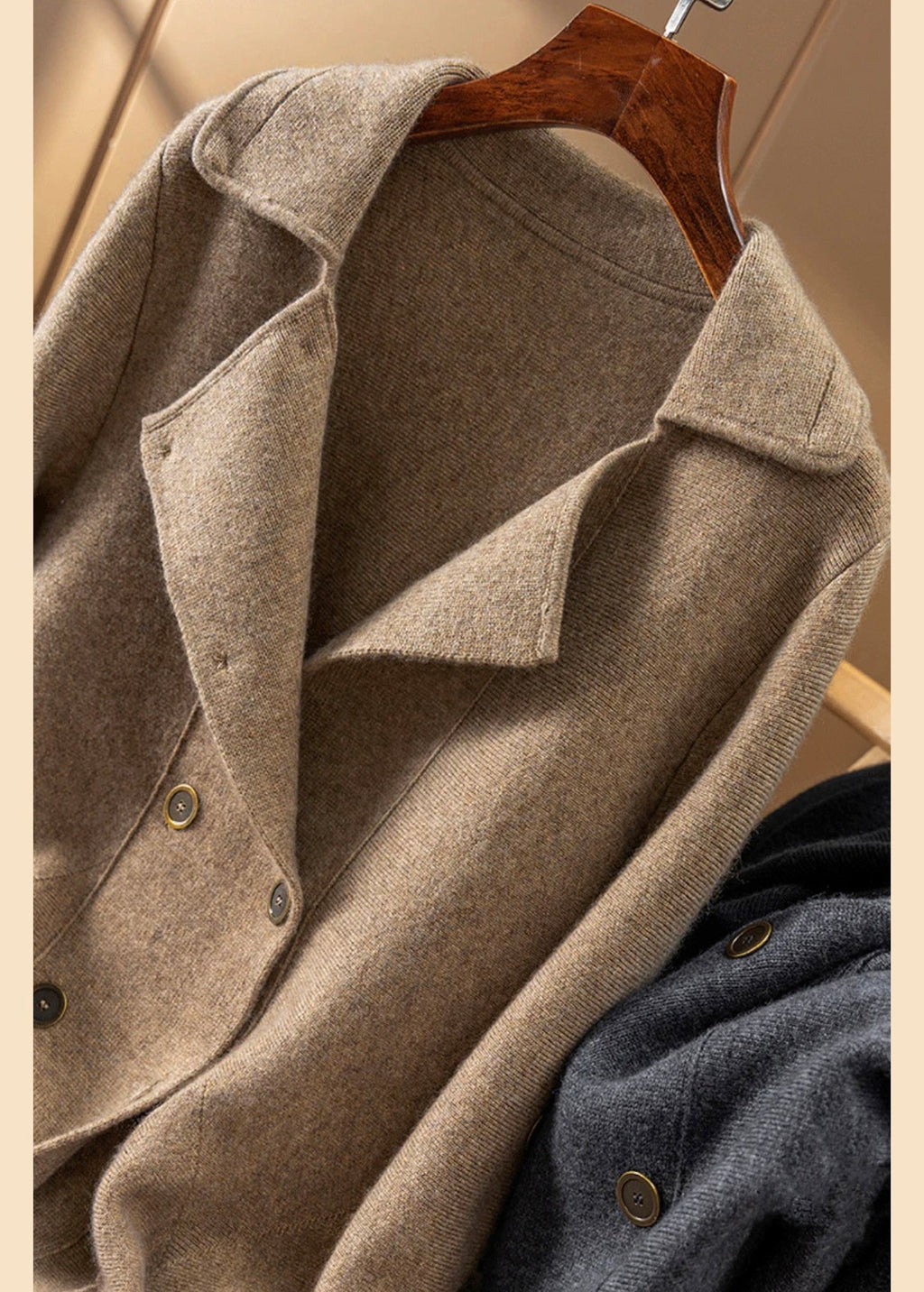 Effortlessly Elegant Coat with a Timeless Design