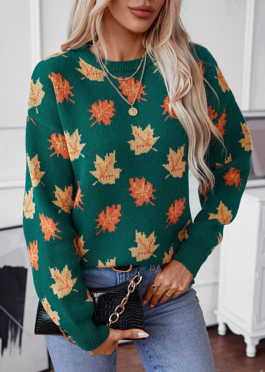 Effortlessly Elegant Sweater with a Timeless Design