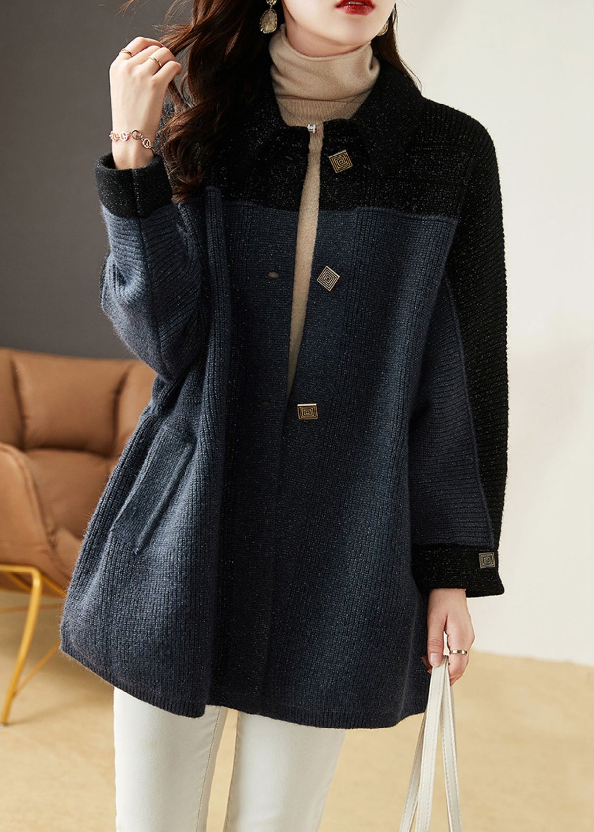 Well Tailored Coat with a Graceful Silhouette