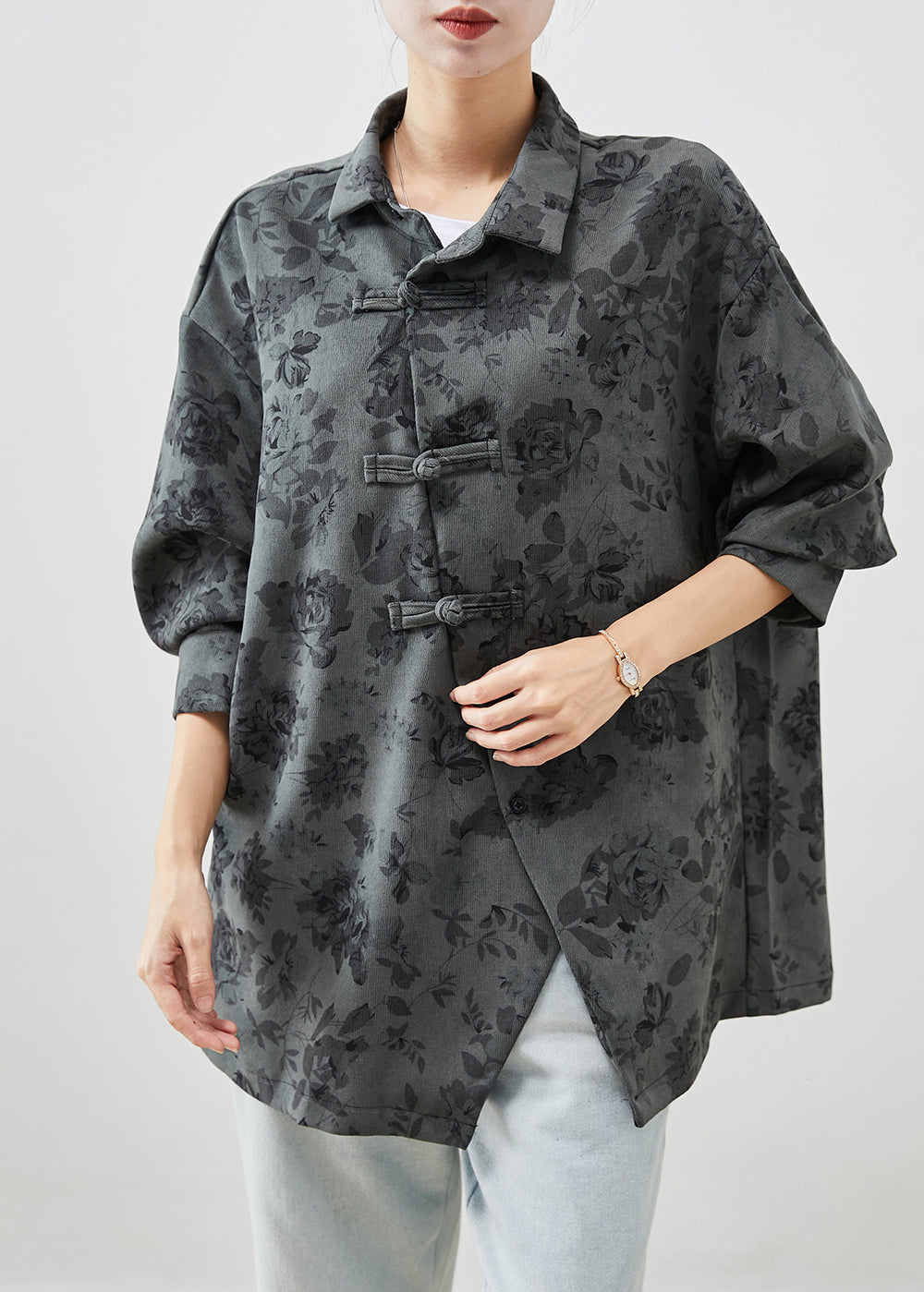 Classic Vintage Shirt with a Flattering Fit