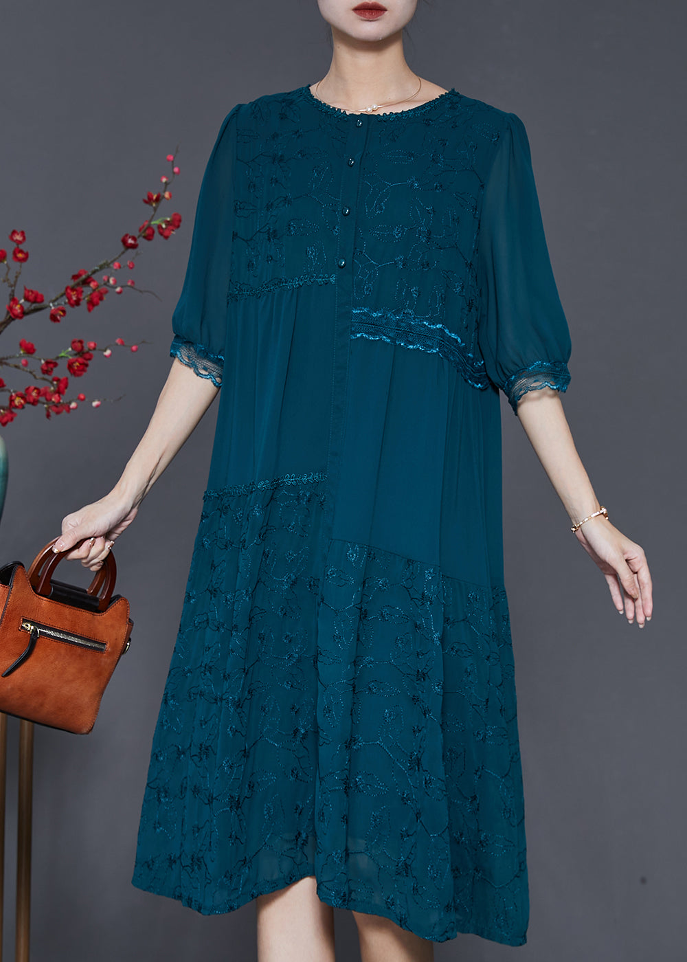 Effortlessly Elegant Dress with a Timeless Design