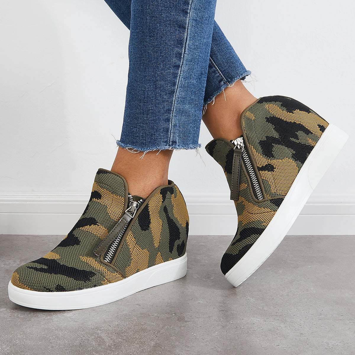 Classic Orthopedic Sneakers with Timeless Style
