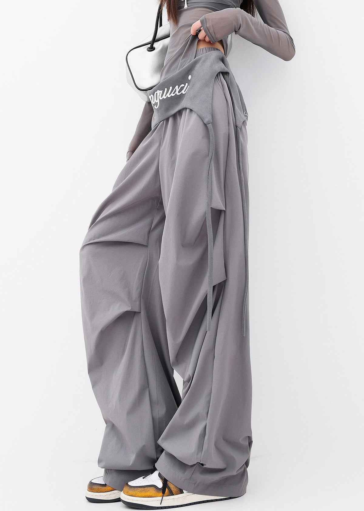 Well Tailored Pants with a Graceful Silhouette