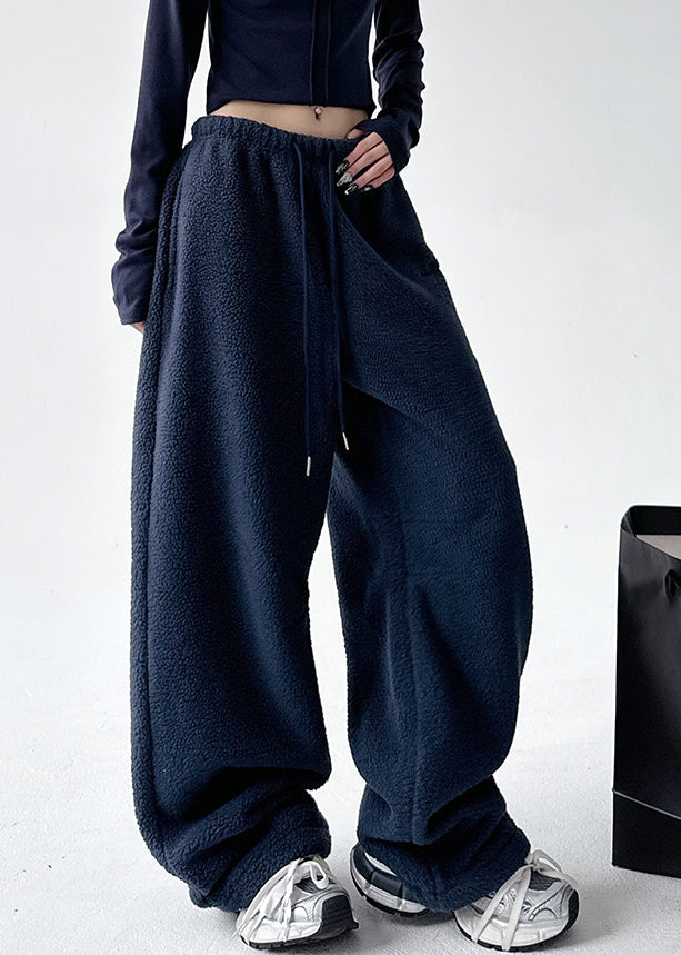 Effortlessly Elegant Pants with a Timeless Design
