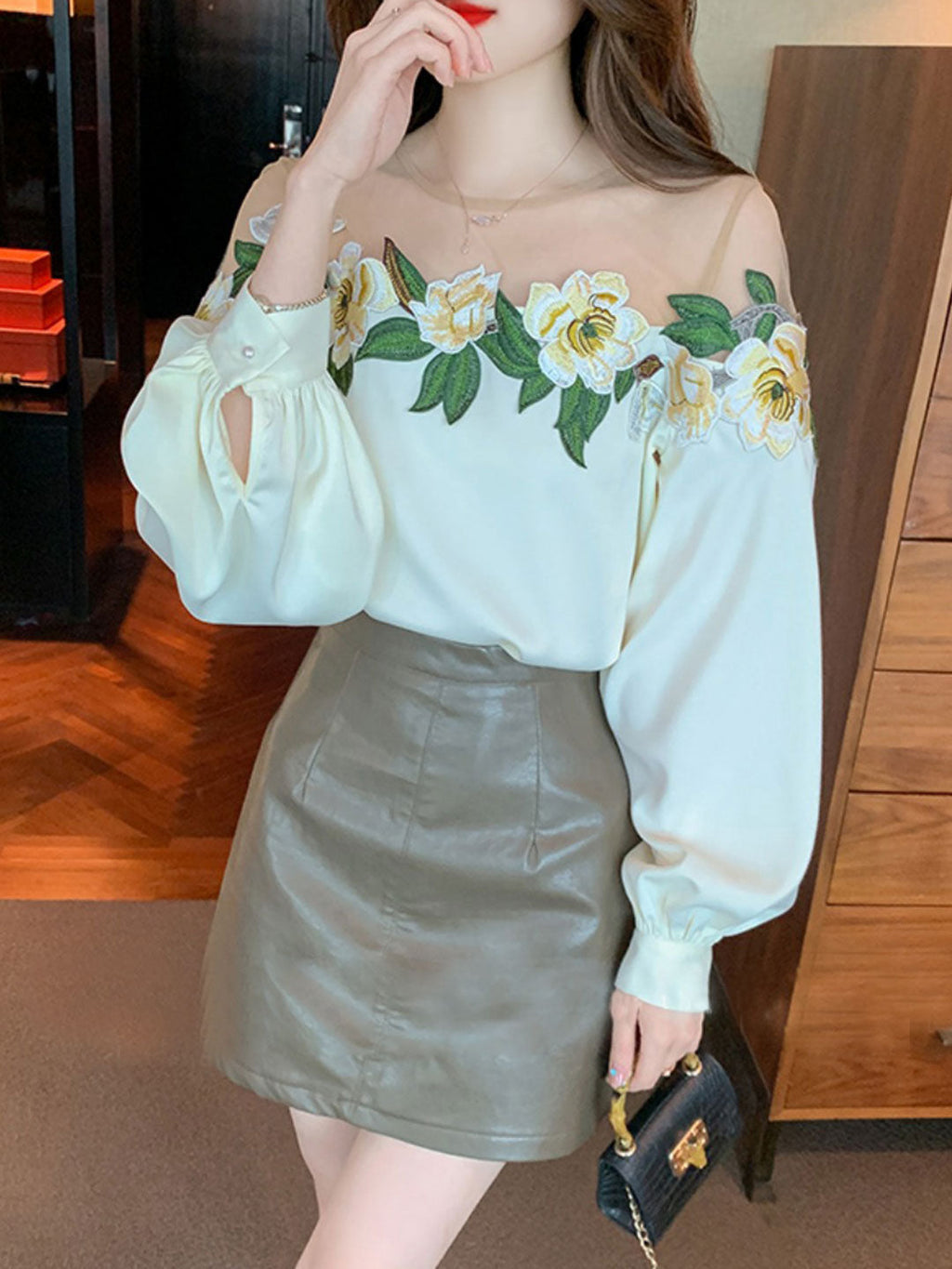 Effortlessly Elegant Blouse with a Timeless Design