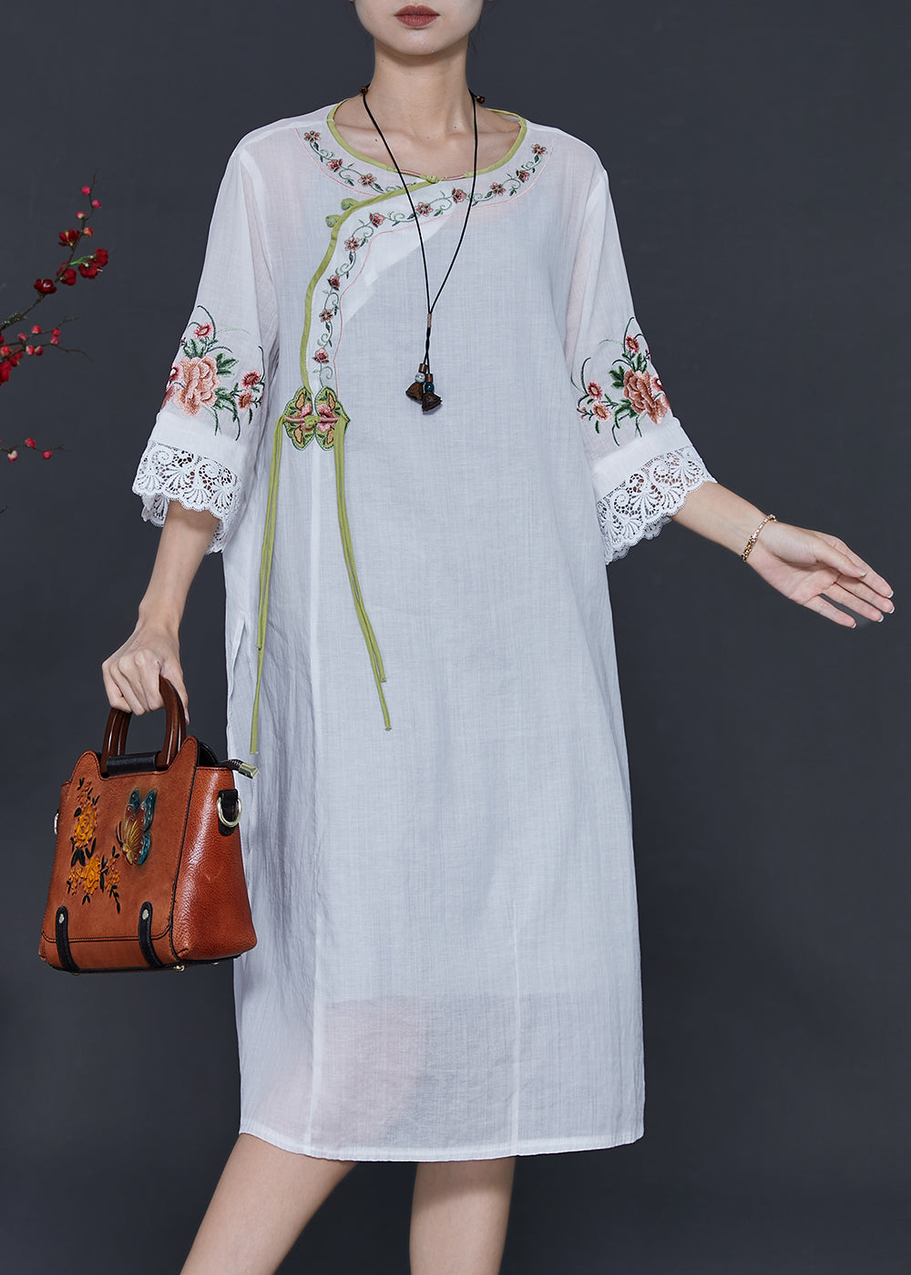 Beautifully Finished Dress in a Timeless Design