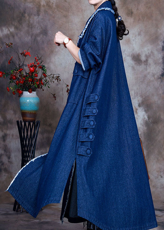 Well Tailored Coat with a Graceful Silhouette