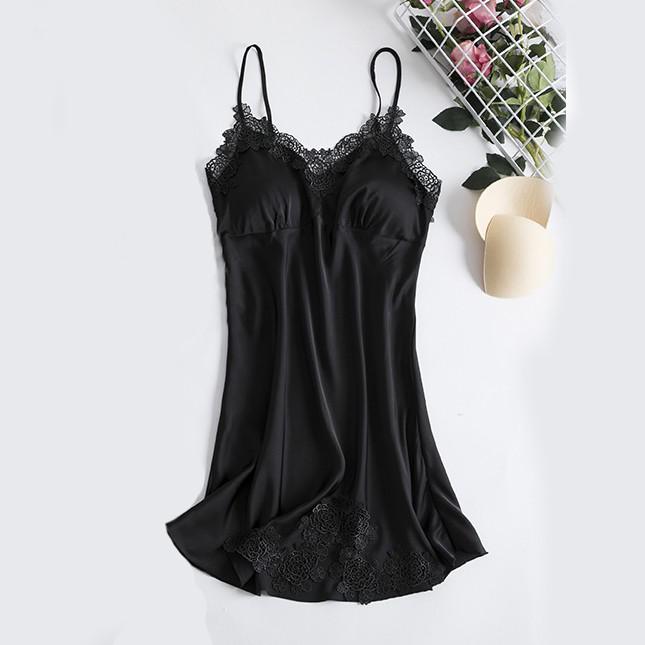 Finely Styled Garment with a Classic Vintage Look