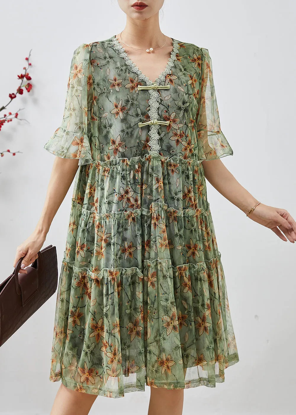 Beautifully Finished Dress in a Timeless Design