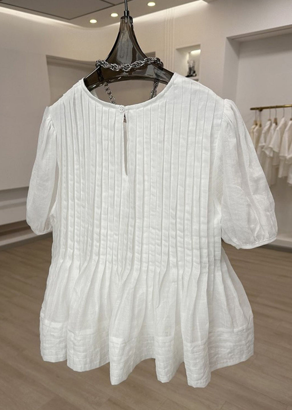 Effortlessly Elegant Top with a Timeless Design