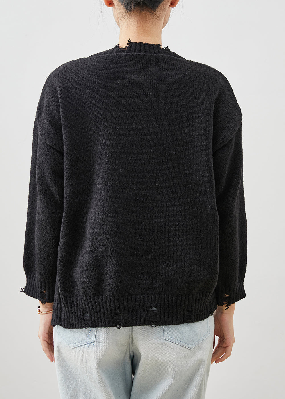 Well Tailored Sweater with a Graceful Silhouette