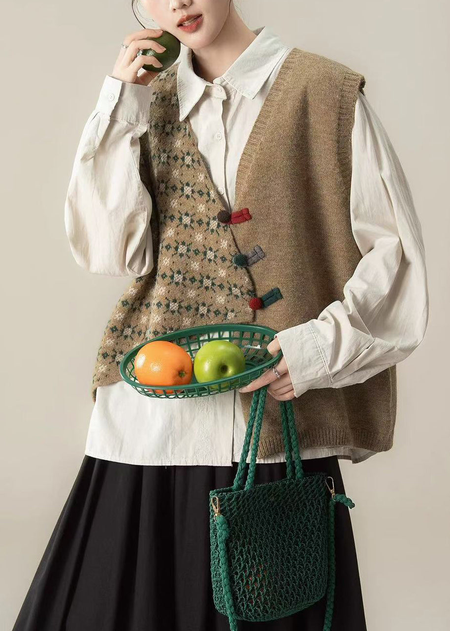 Sophisticated Garment with a Clean Classic Look