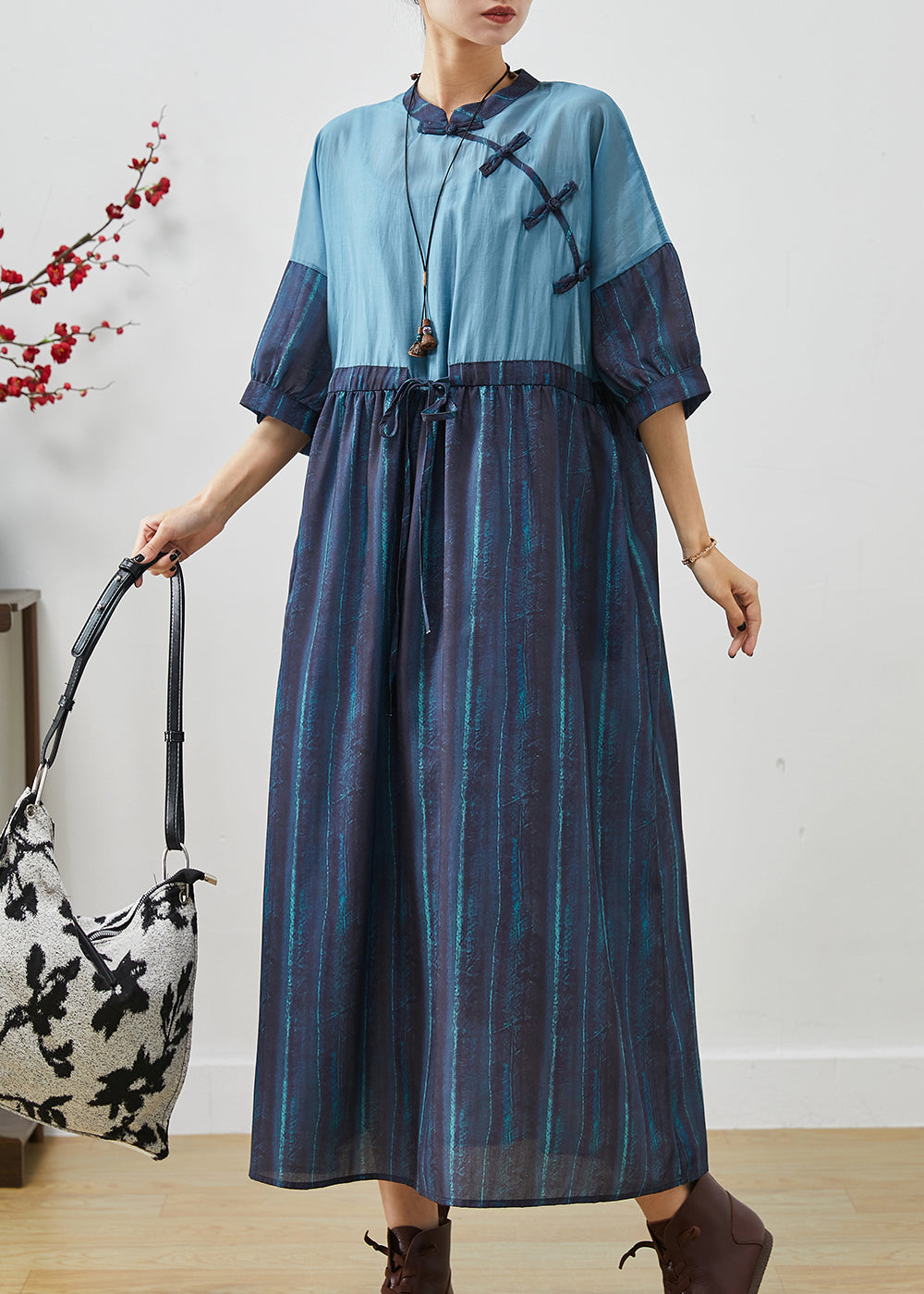 Beautifully Finished Dress in a Timeless Design