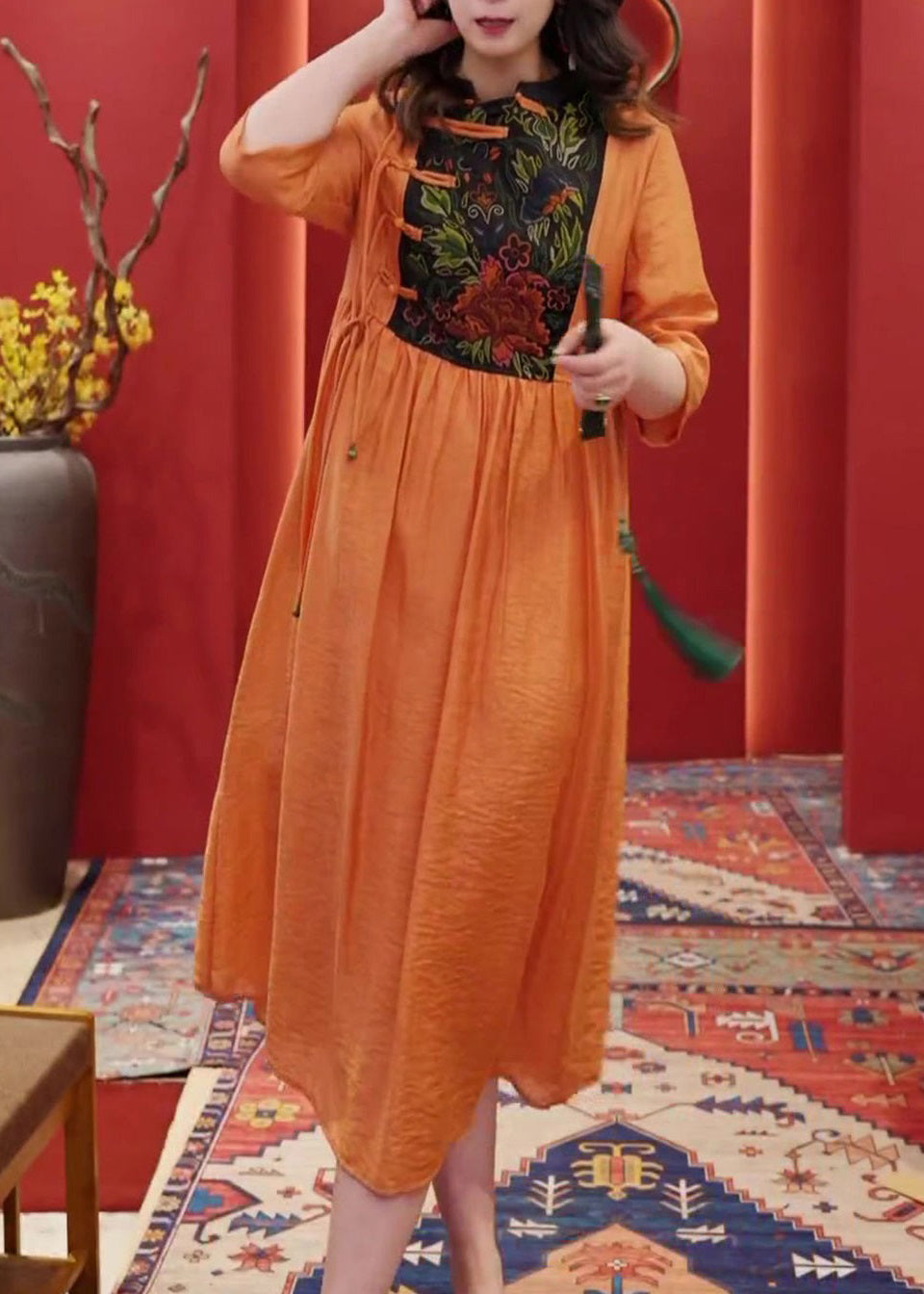 Beautifully Finished Dress in a Timeless Design