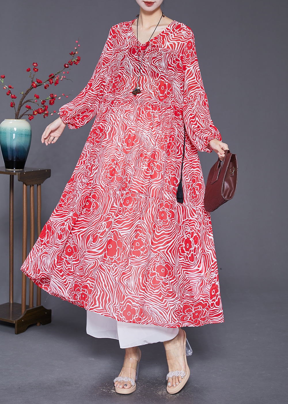 Beautifully Finished Dress in a Timeless Design