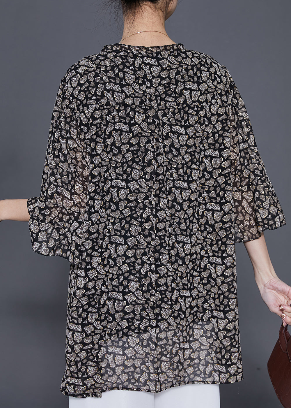 Effortlessly Elegant Top with a Timeless Design
