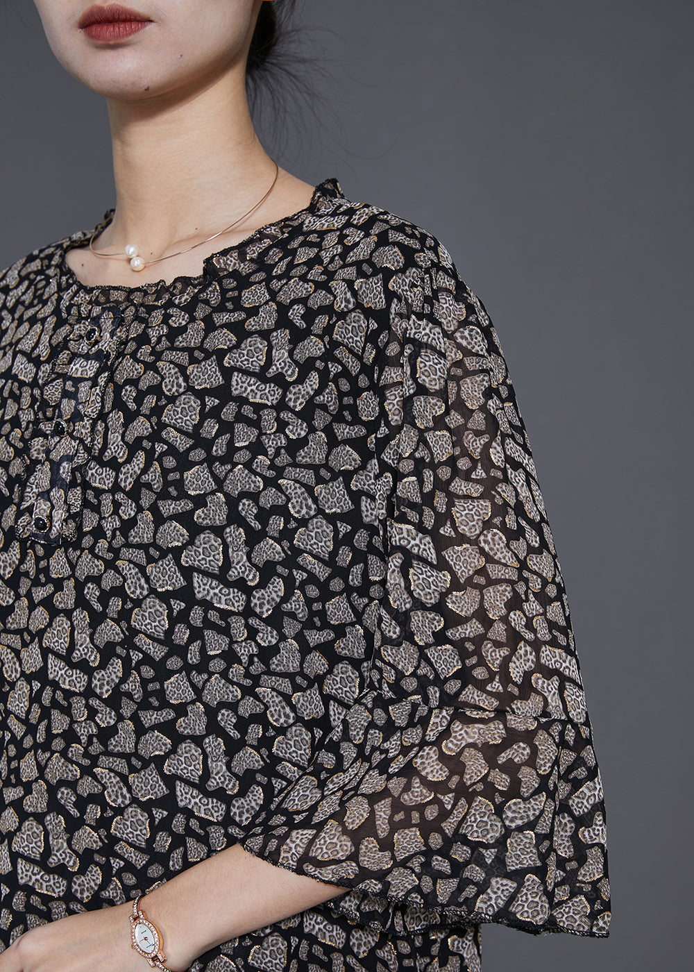 Effortlessly Elegant Top with a Timeless Design