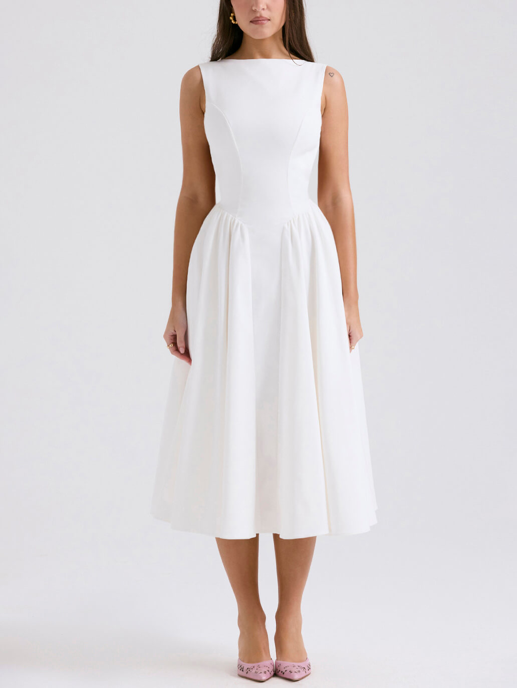 Effortlessly Elegant Dress with a Timeless Design