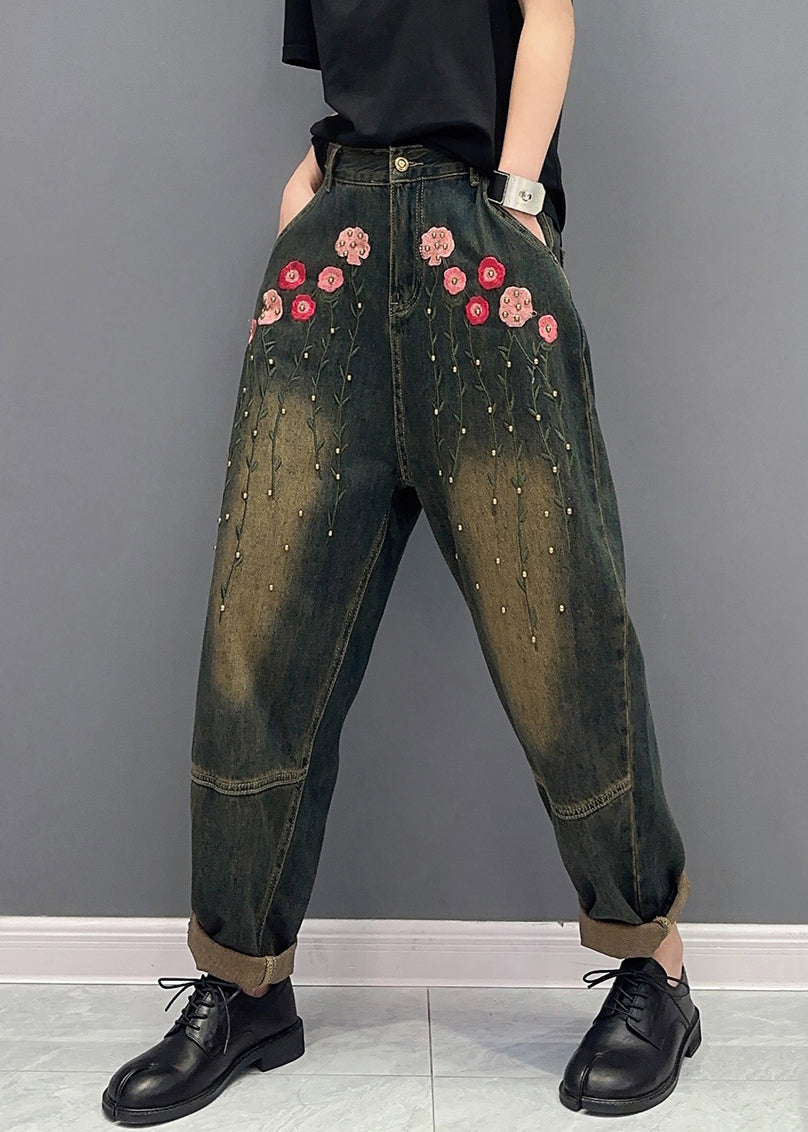 Effortlessly Elegant Pants with a Timeless Design