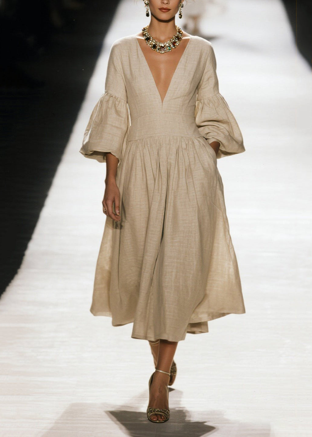 Effortlessly Elegant Dress with a Timeless Design